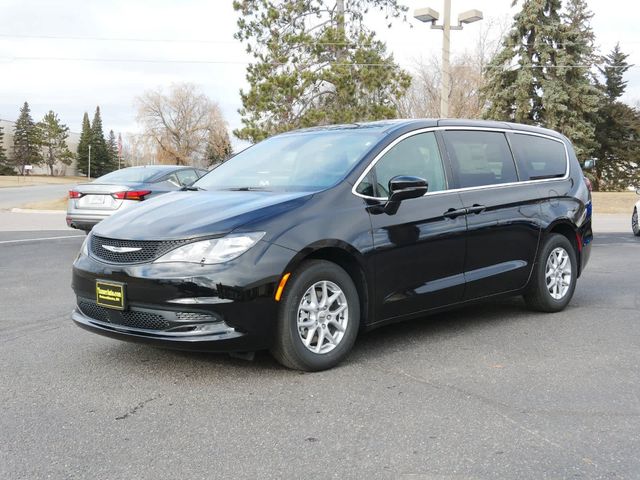 2025 Chrysler Voyager LX