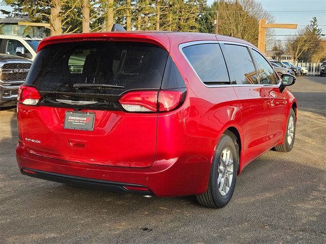 2025 Chrysler Voyager LX