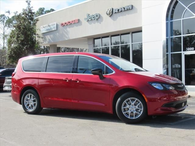 2025 Chrysler Voyager LX