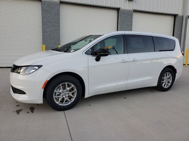 2025 Chrysler Voyager LX