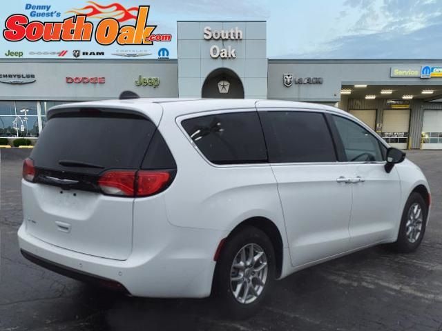 2025 Chrysler Voyager LX