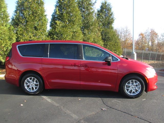 2025 Chrysler Voyager LX