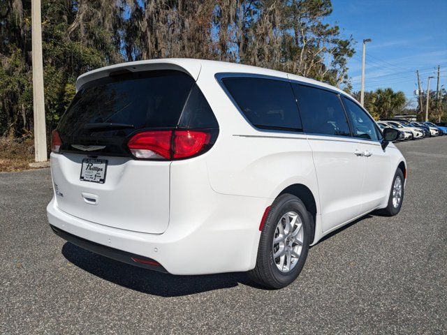 2025 Chrysler Voyager LX