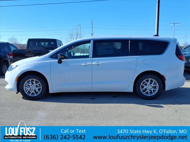 2025 Chrysler Voyager LX