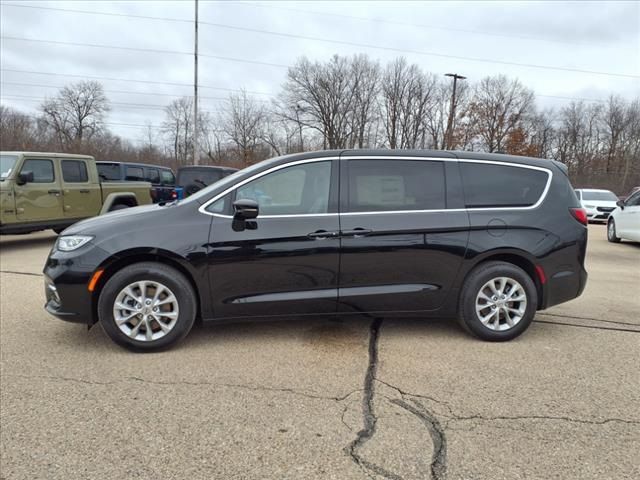 2025 Chrysler Voyager LX