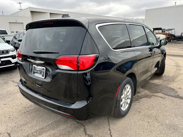 2025 Chrysler Voyager LX