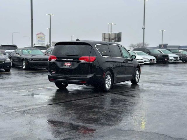 2025 Chrysler Voyager LX