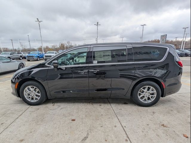 2025 Chrysler Voyager LX