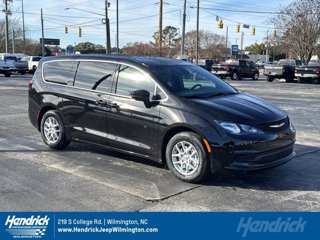 2025 Chrysler Voyager LX