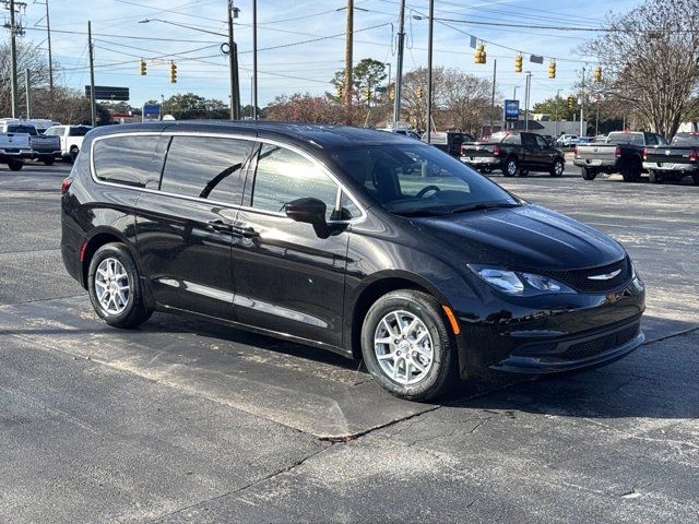 2025 Chrysler Voyager LX