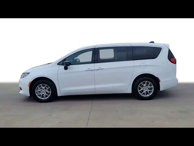 2025 Chrysler Voyager LX