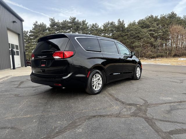 2025 Chrysler Voyager LX