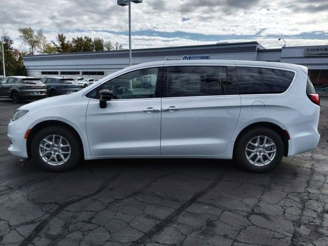 2025 Chrysler Voyager LX