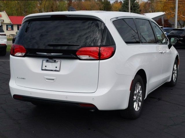 2025 Chrysler Voyager LX