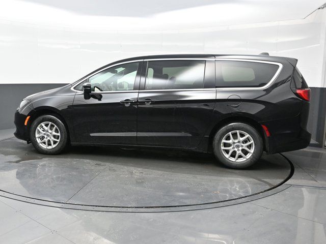 2025 Chrysler Voyager LX