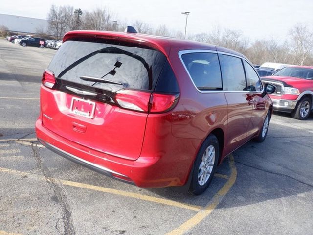 2025 Chrysler Voyager LX