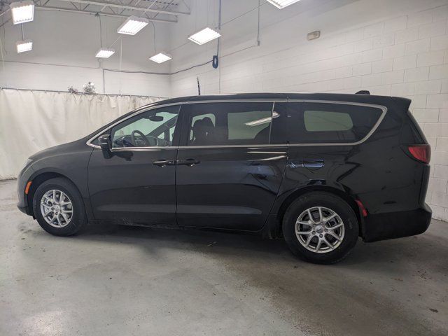 2025 Chrysler Voyager LX