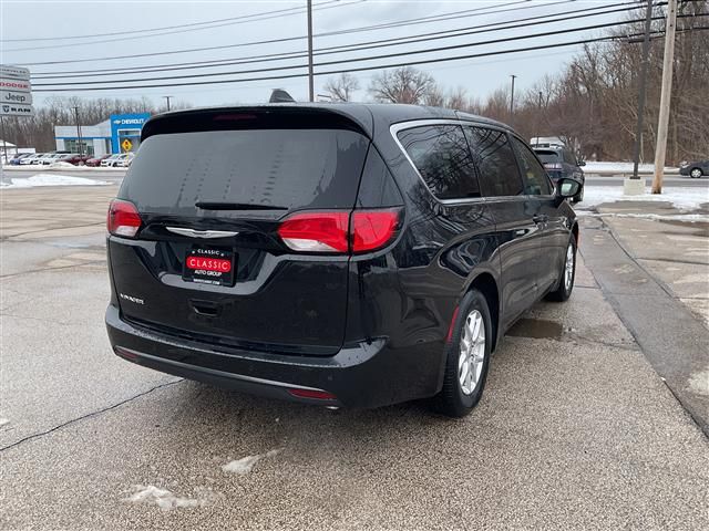 2025 Chrysler Voyager LX