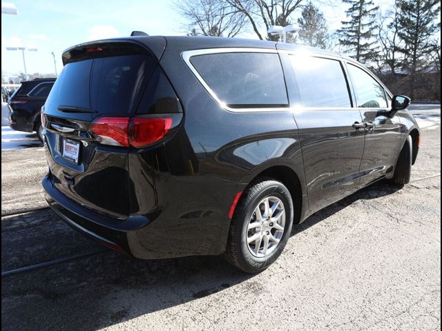 2025 Chrysler Voyager LX