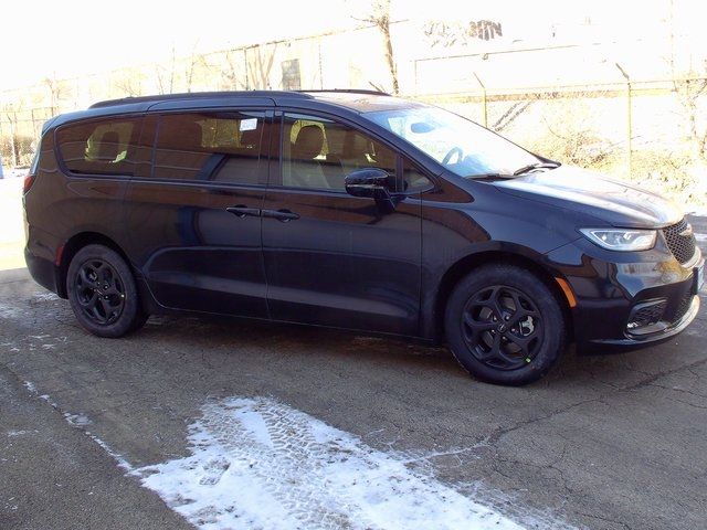 2025 Chrysler Voyager LX