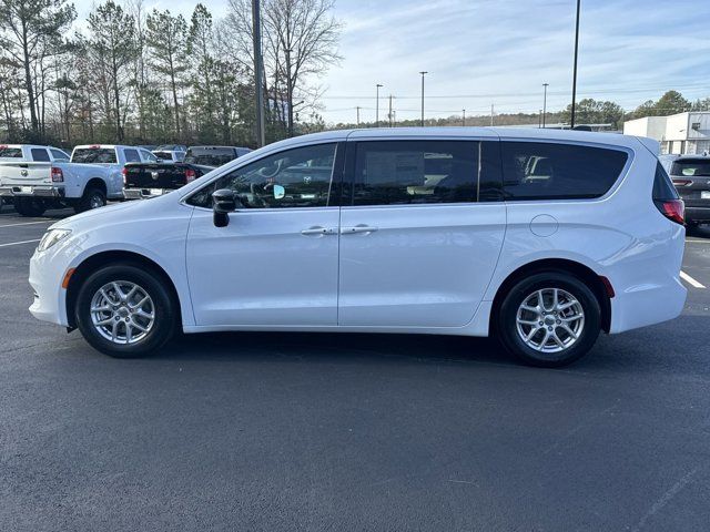 2025 Chrysler Voyager LX