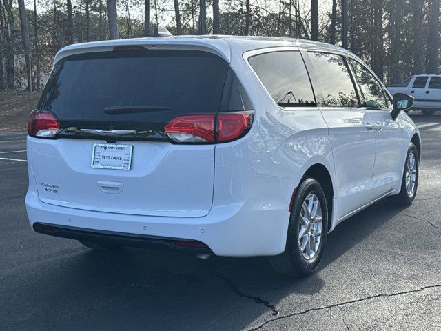 2025 Chrysler Voyager LX