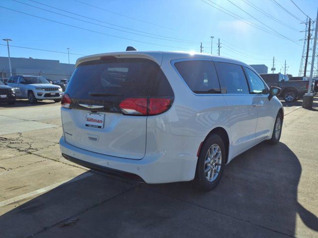 2025 Chrysler Voyager LX