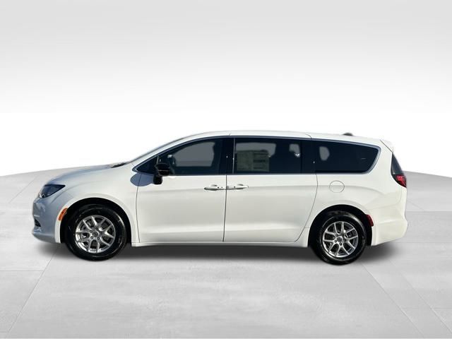 2025 Chrysler Voyager LX