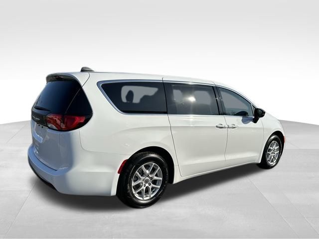 2025 Chrysler Voyager LX