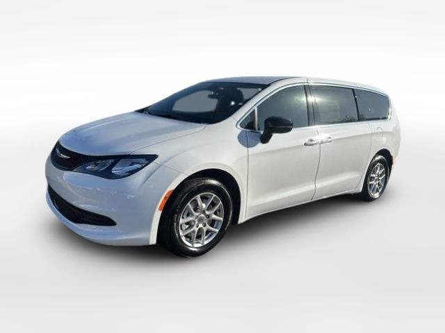 2025 Chrysler Voyager LX