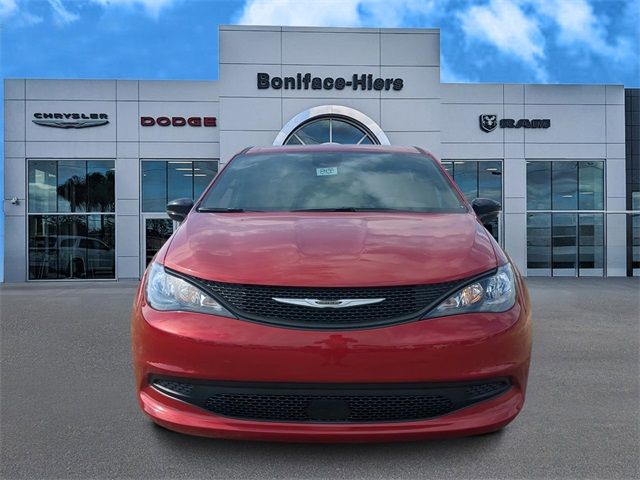 2025 Chrysler Voyager LX