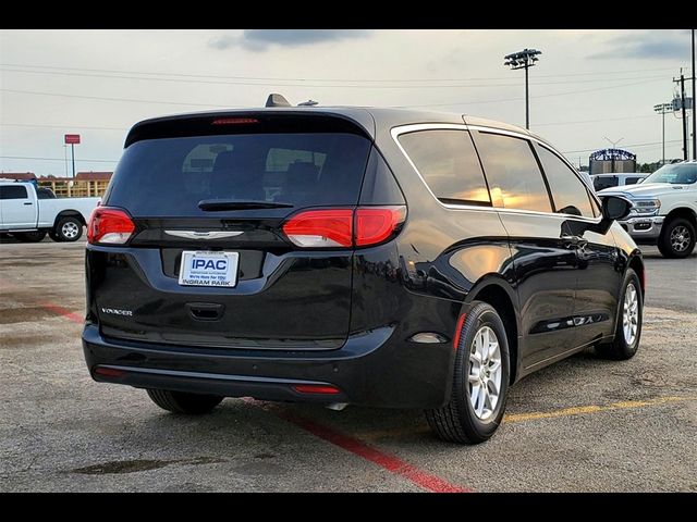 2025 Chrysler Voyager LX