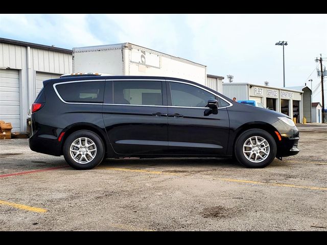 2025 Chrysler Voyager LX