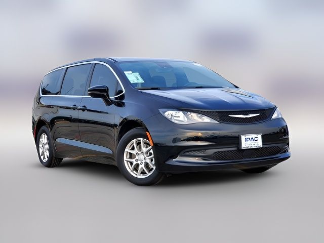 2025 Chrysler Voyager LX