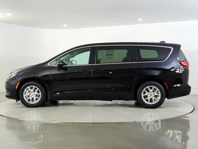 2025 Chrysler Voyager LX