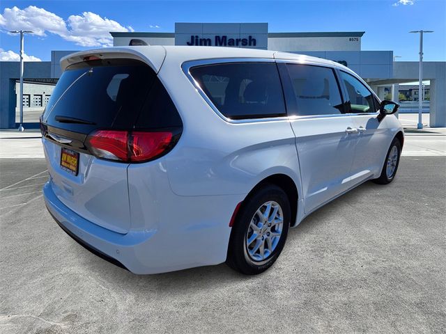 2025 Chrysler Voyager LX