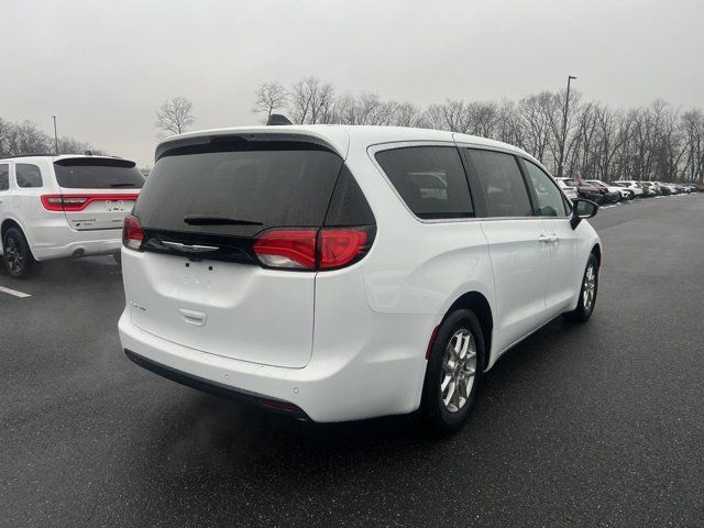 2025 Chrysler Voyager LX