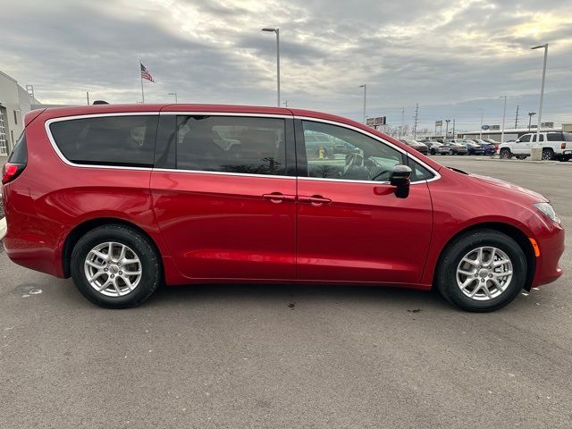 2025 Chrysler Voyager LX