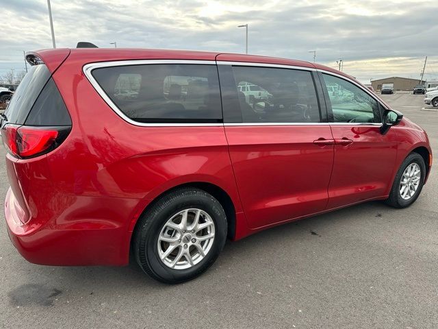 2025 Chrysler Voyager LX