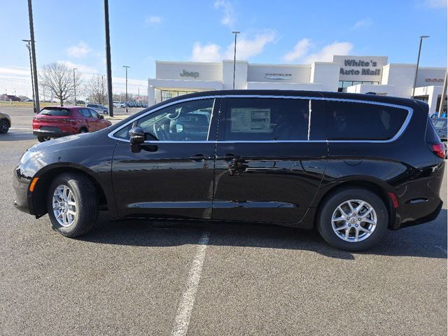 2025 Chrysler Voyager LX