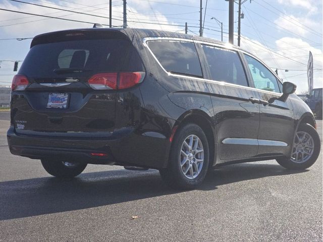 2025 Chrysler Voyager LX