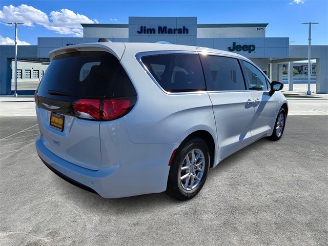 2025 Chrysler Voyager LX