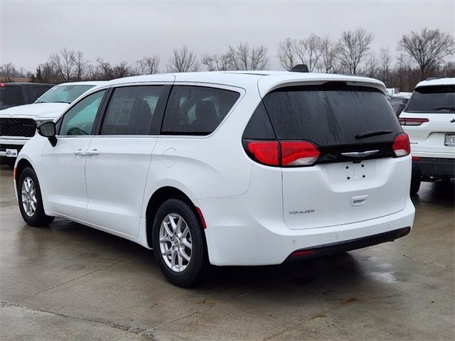 2025 Chrysler Voyager LX