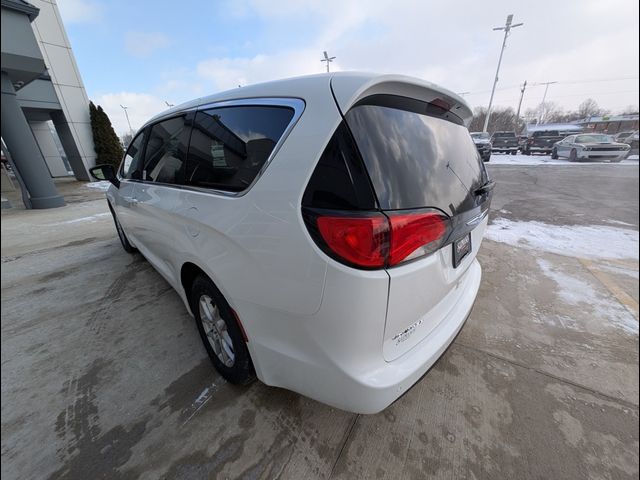 2025 Chrysler Voyager LX