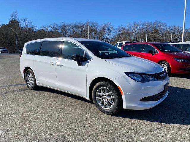 2025 Chrysler Voyager LX