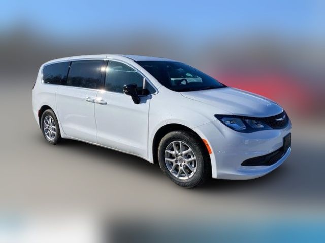 2025 Chrysler Voyager LX