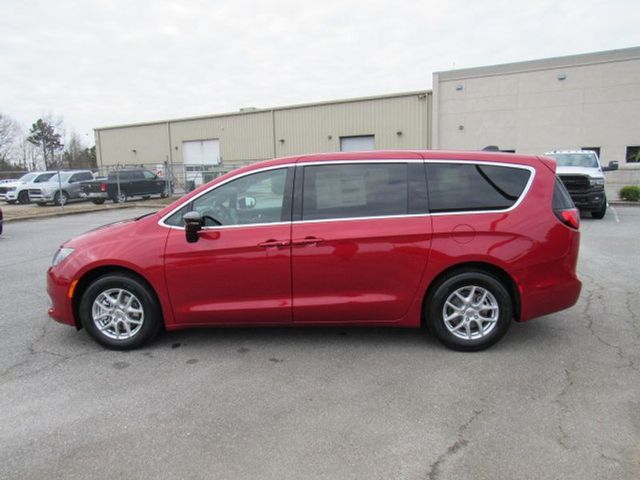 2025 Chrysler Voyager LX