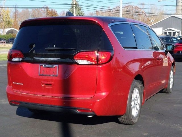 2025 Chrysler Voyager LX