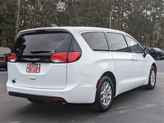 2025 Chrysler Voyager LX