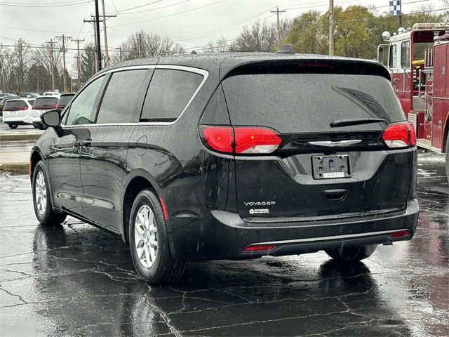 2025 Chrysler Voyager LX